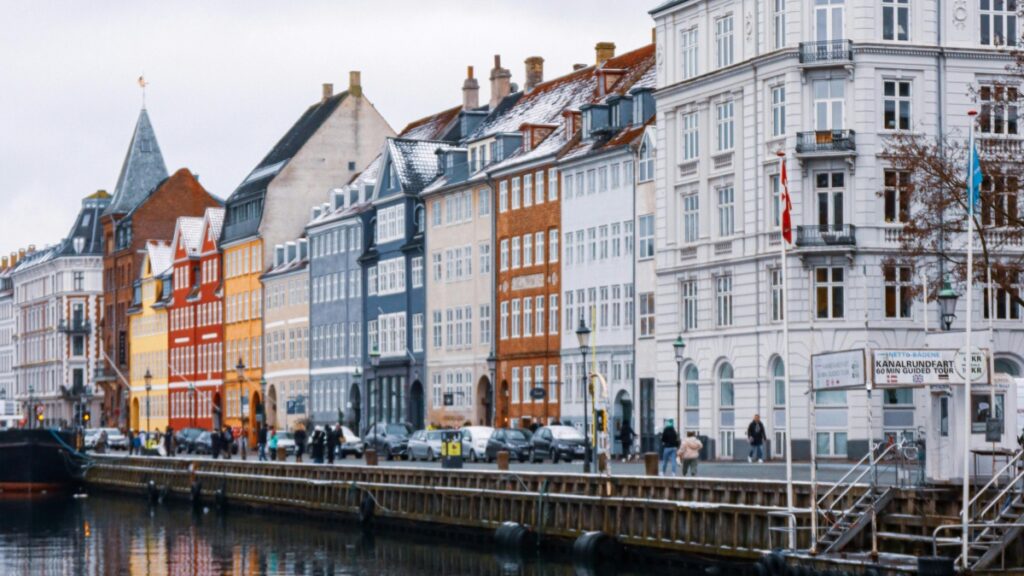 ኢትዮጵያ የYouTube ብሎጎች በ2025 ውስጥ ካናዳ መማር እንዴት እችላሉ