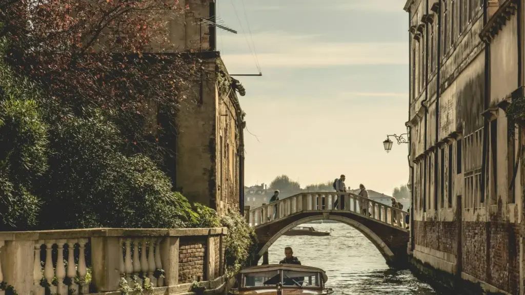 ኢትዮጵያ የሚሸጥ ብራንድ በReddit እና ኮስታ ሪካ ስፖት በBrand Ambassador ፕሮግራም እንዴት መጀመር እንደሚቻል ያሳያል።