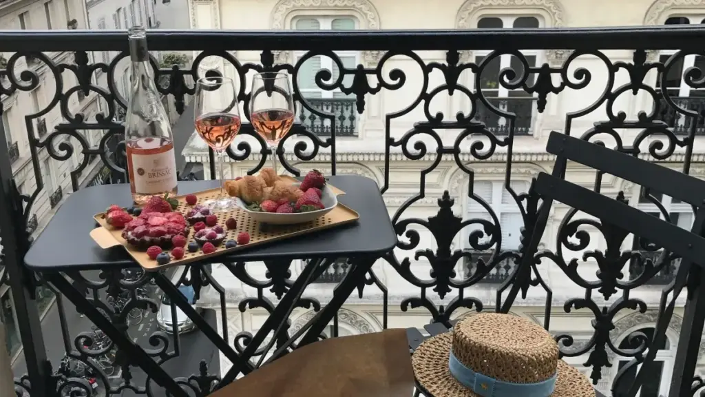 ይህ ጥንቃቄ መንገድ ለኢትዮጵያዊ አማራጮች፣ Laos በPinterest ላይ የሚገኙ ፋሽን ክሪይተሮችን እንዴት እንደሚገናኙ፣ የወቅታዊ ትንበያና እንዴት እንደሚሰሩ ይገልፃል።