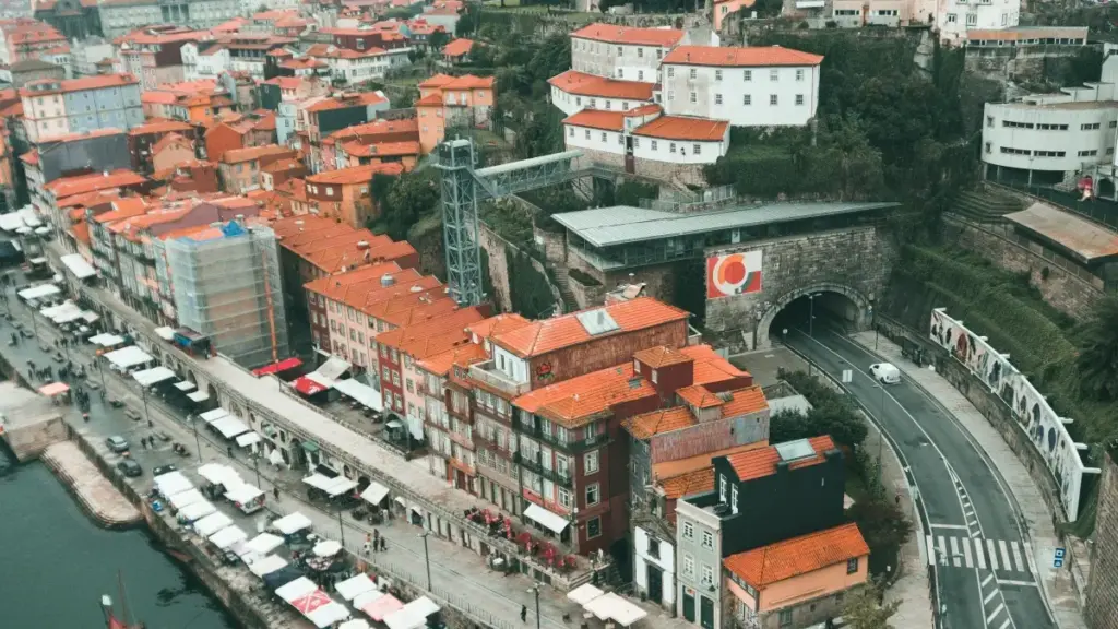 እዚህ ሰንጠረዥ እና ምንጮች እየተጠቀሙ ኢትዮጵያዊ ክሪኤተሮች እንዴት Douyin ላይ ፊሊፒንስ ብራንዶችን እንደሚያገናኙ እና እምነት እንዴት እንደሚያገኙ የተለያዩ ስለተፈጥሮ ምክሮች፣ ቅርጸ ሀሳቦች እና የስራ እርምጃዎች ይሰጣል።